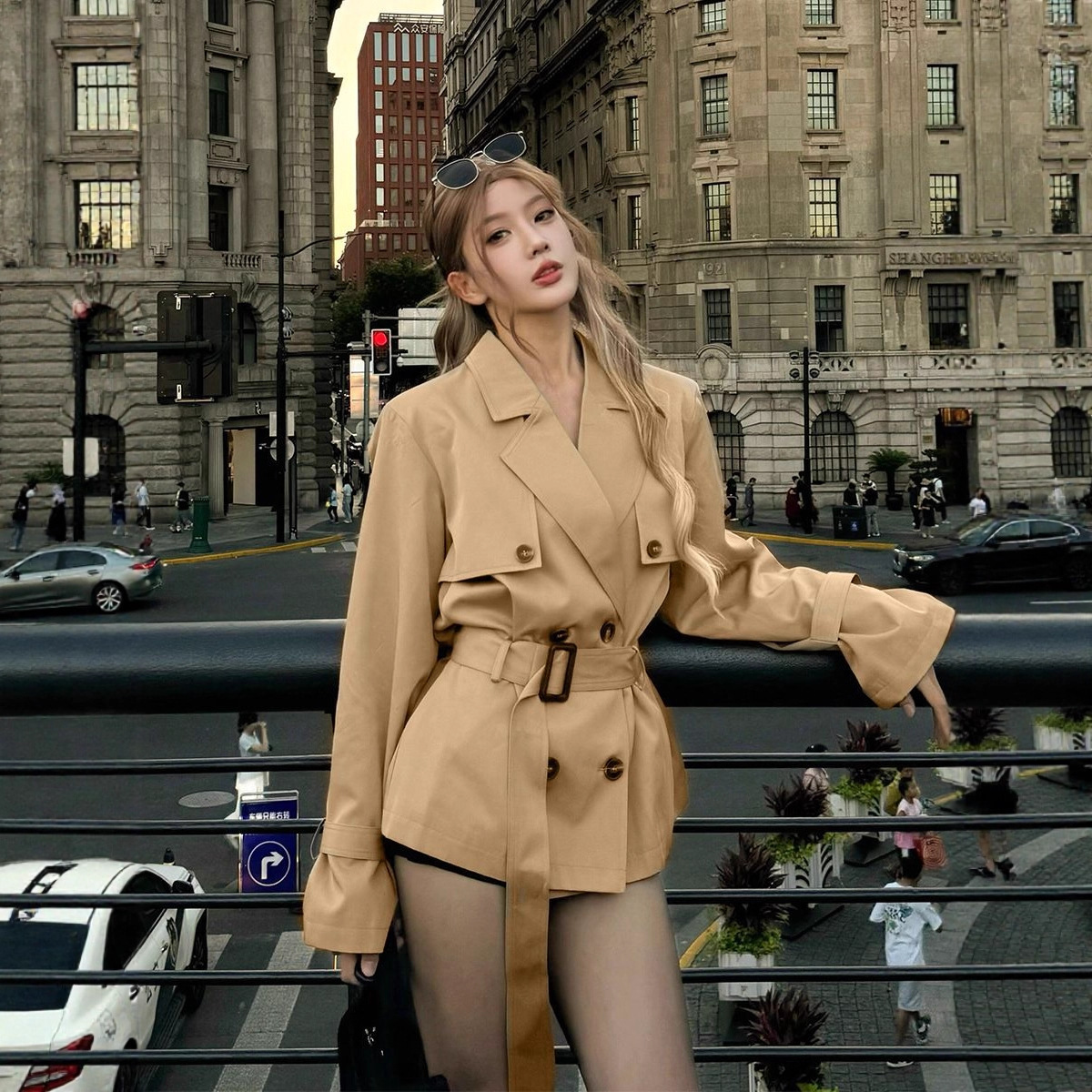High-End Trench Coat for Women, Autumn New Khaki British Style Petite Waist-Cinching Short Coat Trendy