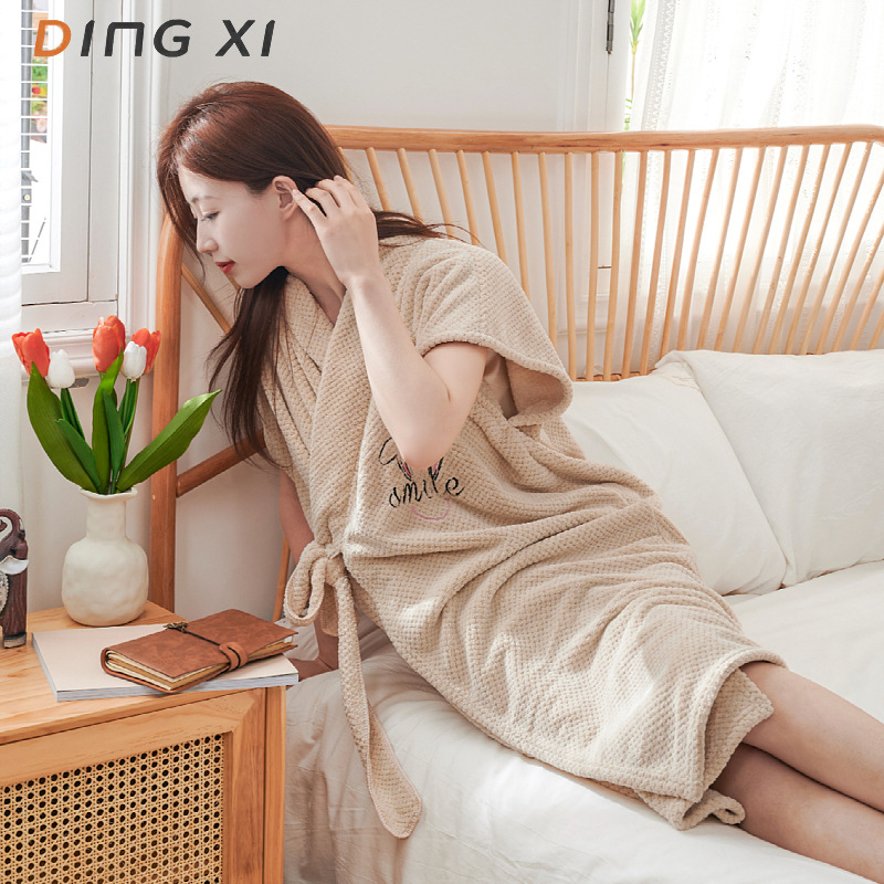 Summer bath skirt, tube-top coral fleece bath towel&mdash;wearable, strappy design for women, extra-thick style, ideal for beauty salons and home use, available for cross-border wholesale.