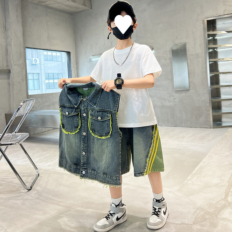 노란색 조끼 + 바지 + 흰색 T