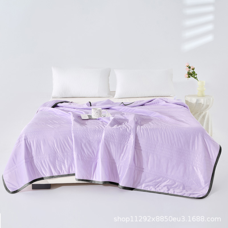 보라색 줄무늬 검은색 가장자리