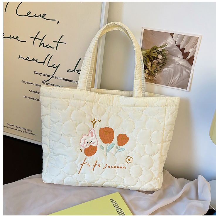 2023 Borsa da donna nuova Borsa a mano con coniglio tulipano ricamato Borsa da ascella per pendolari per ragazza carina cartone animato di grande capacità_voghion.com