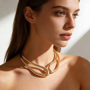 �W���羳�Ʒ�r�кϽ��׺��F���Ȧ���A�h�����U�շ��Ů