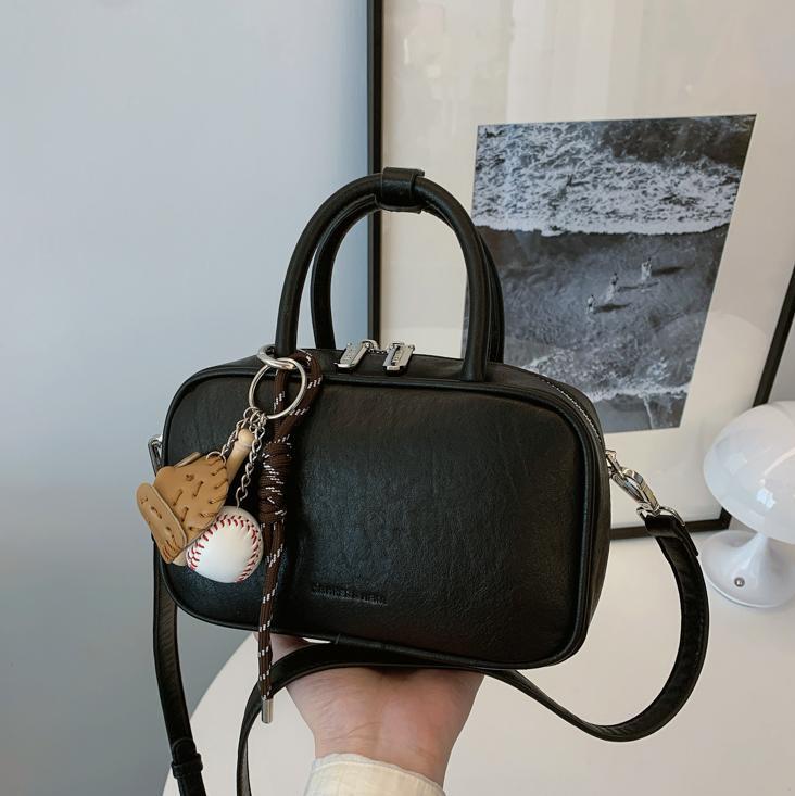 Bolso de bolos retro popular este año 2025 nuevo bolso de mujer transfronterizo nicho universal sensación de alta calidad bolso de hombro