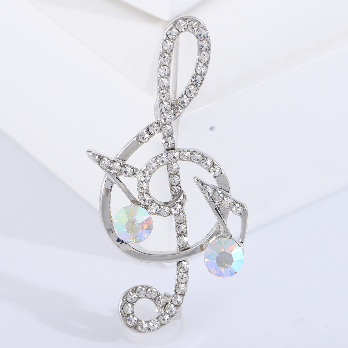 Spilla a forma di nota musicale con perla elegante per donna_voghion.com