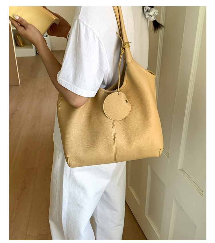Large-capacity bag for women's summer, 2025 new style fashionable retro shoulder bag, textured tote bag for class and commuting undefined