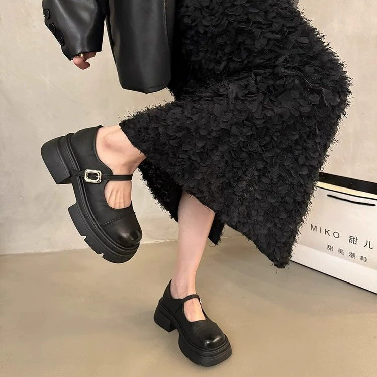 Мокасины в британском стиле с толстой подошвой и подходящей ко всему пряжкой, новинка весны 2024 года, маленькие кожаные туфли Мэри Джейн для женщин, увеличивающие рост