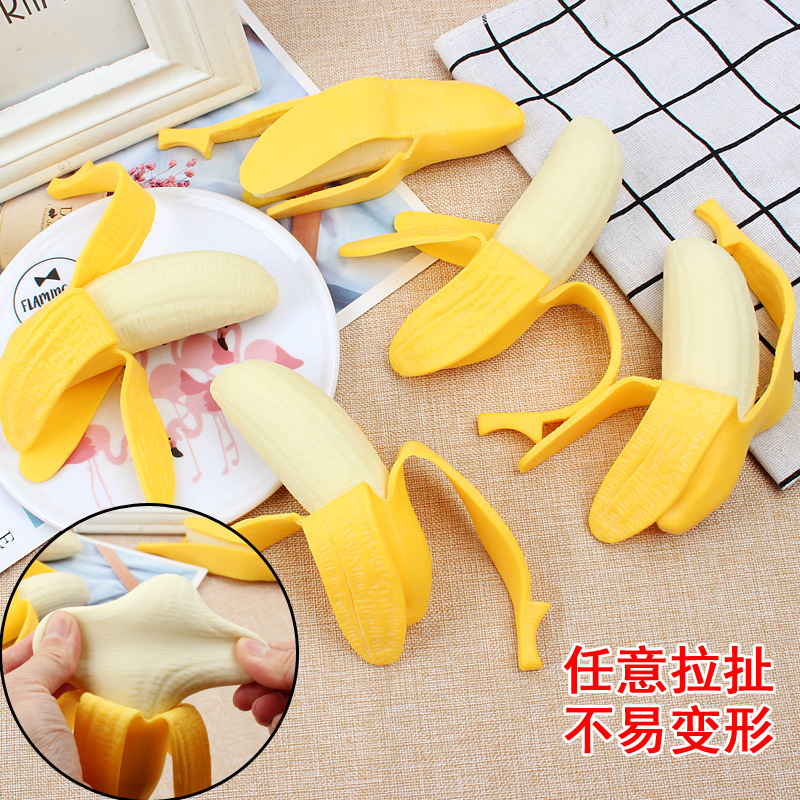 Simulación creativa de pelar juguetes de descompresión de plátanos estirados y amasados, rebote lento, rectificación y descompresión de juguetes pequeños