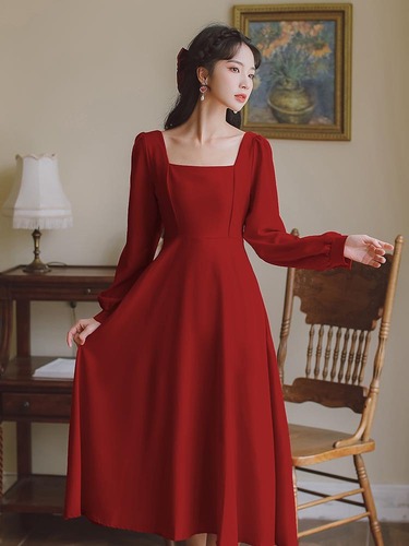 Spring Dress with Square Neck for Women, Fashionable English Style, Knee-Length Medium-Length A-Line Skirt Dress, Wearable Daily