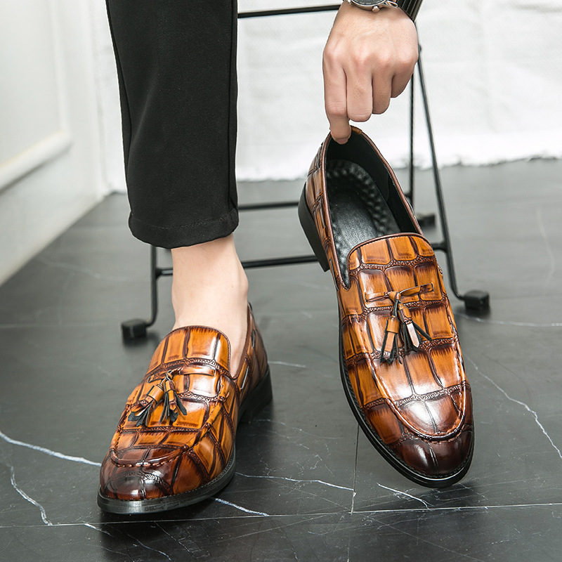 2024 primavera y otoño hombre vestido de negocios zapatos de boda clube barquero un pedazo de zapatos de cuero con bordas británicas para hombre image 2
