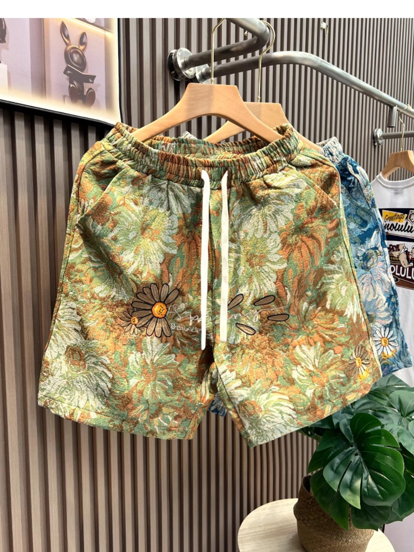 Retro Floral Print Shorts For Men Women, Loose Fit 5-Inch Casual Beach Shorts With All-Over Vintage Pattern, Lightweight Summer Streetwear_viptrois.com