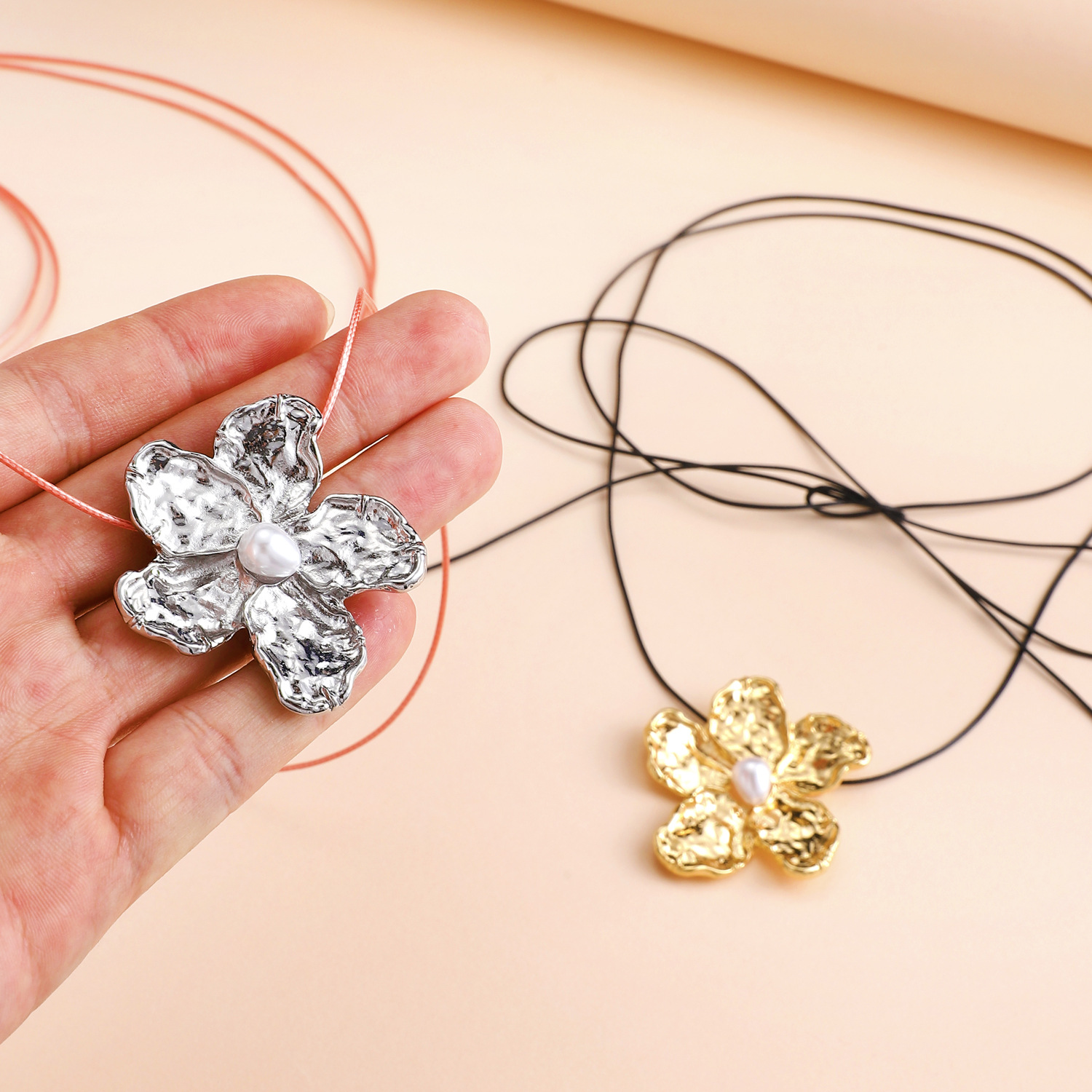 Women's Gender Retro Exaggerated Flower Alloy Choker Wholesale