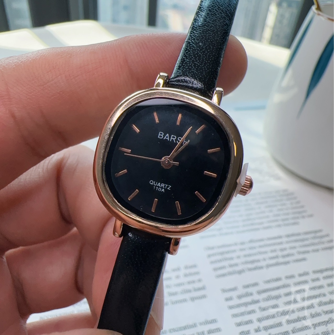 Quartz watch live wholesale light luxury niche fashion women's watch manufacturers one-piece delivery supply Guangzhou in stock