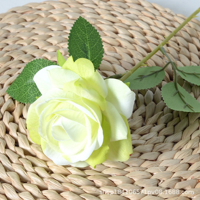 Sola franela Rosa flor artificial Día de San Valentín accesorios de boda flor decorativa pared cascada flor artificial Flor de seda artificial