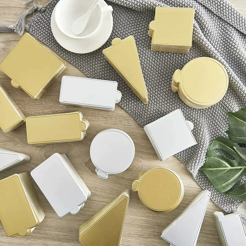 Биоразлагаемая бумага для выпечки: треугольные и круглые подложки для десертов, французские квадратные подносы для муссовых тортов