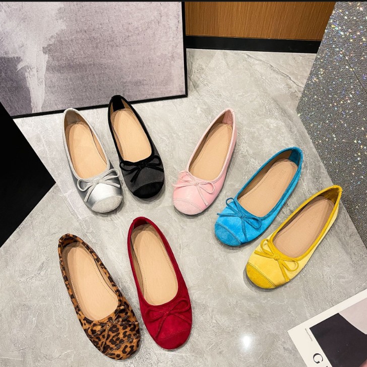 818-1 Wide and Thick-Soled Women's Shoes in Large Sizes, Chanel-Style Flat Shoes with Extra Width and Thickness, Women's Single Shoes with Color-Blocking and Soft Soles