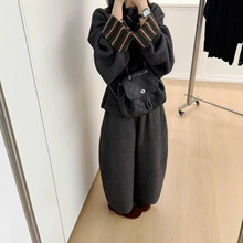 衣号韩国设计师款2025冬季时尚拼接撞色条纹浣熊绒毛衣配裤子套装