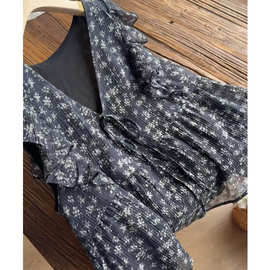 CHAO级推荐~黑色碎花木耳边上衣女2025年夏季韩版荷叶边V领雪纺衫