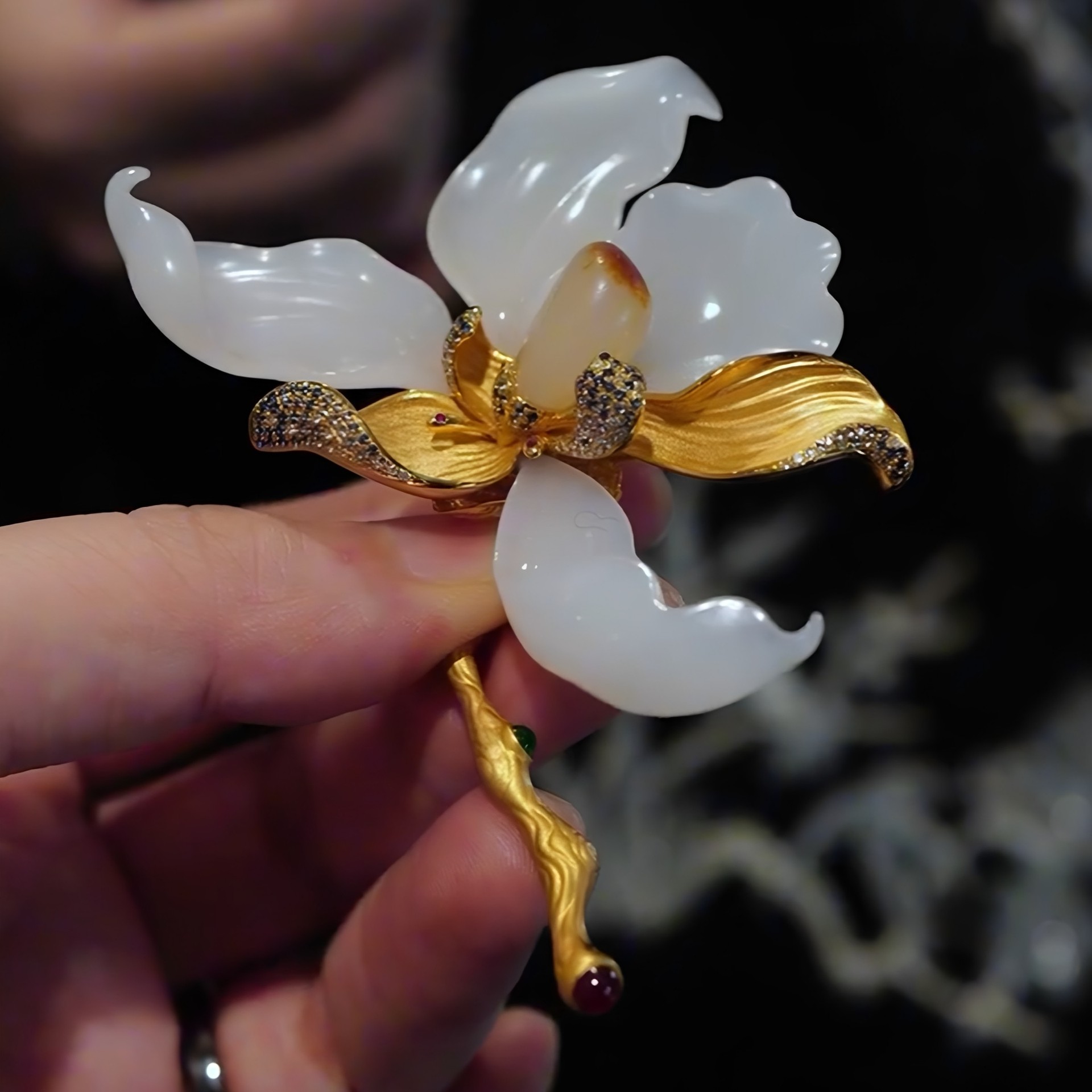 High-end elegant brooch jade