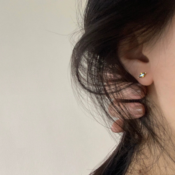Fresh green earrings with zircon