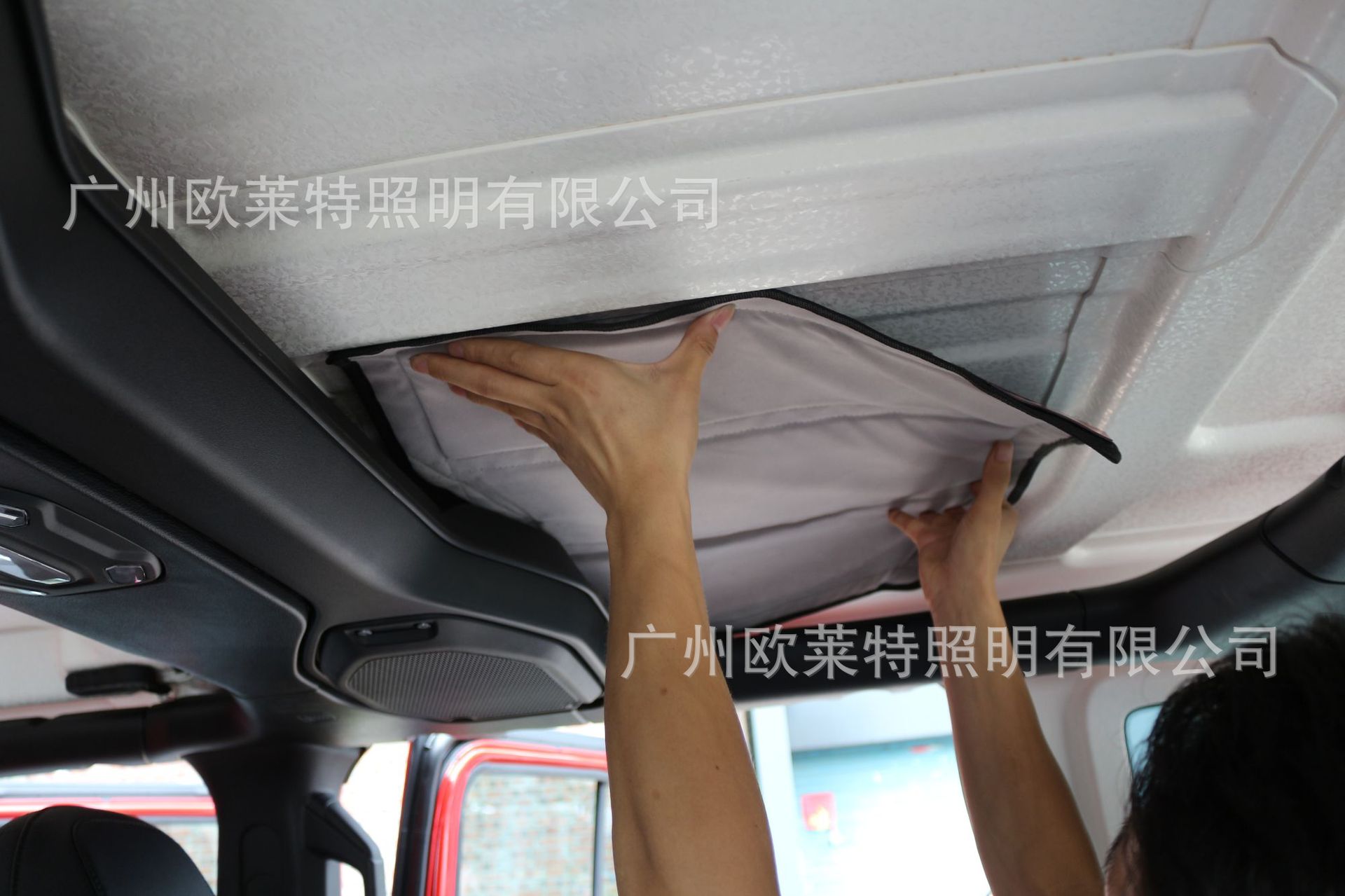 Suitable for jeep jeep 18-22 Wrangler 4-door roof insulation cotton roof insulation ceiling sound insulation board