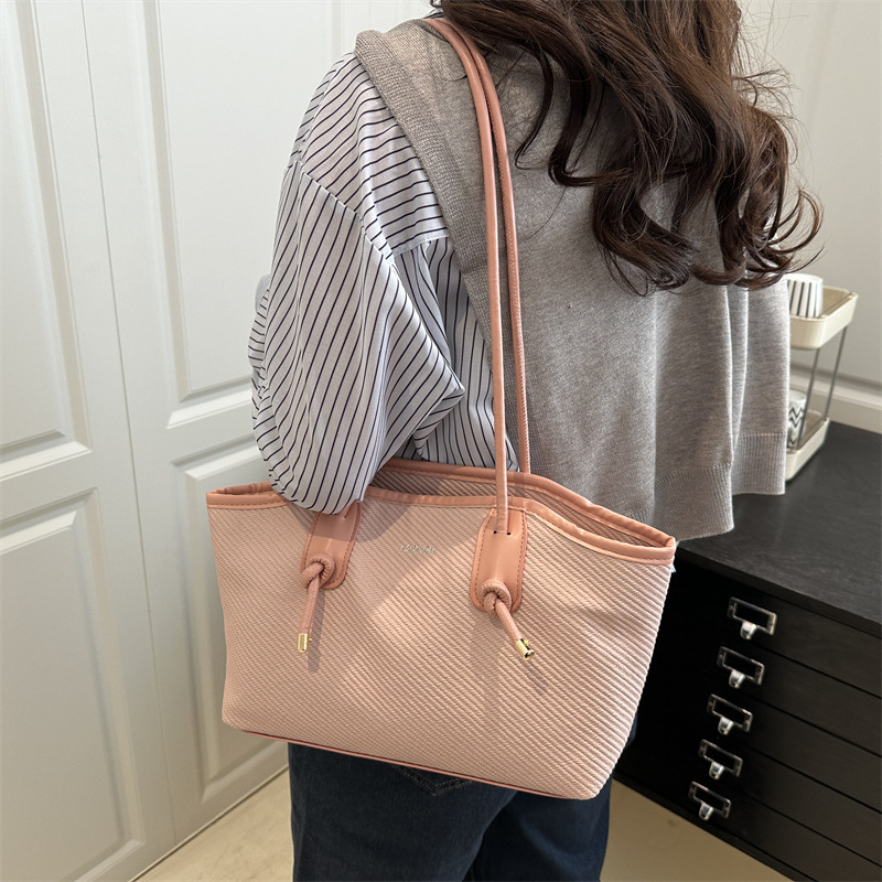 Bolso de viaje portátil primavera / verano para mujeres 2025 nuevo bolso de moda, bolso de hombro de gran capacidad, bolso de mujer de alta calidad