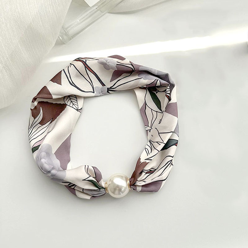 Pañuelo de seda para mujer primavera y verano 2024 nuevo collar de hebilla de succión magnética de perlas de alto nivel de nicho