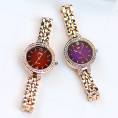 新品款式韓版鋼帶氣質女士手錶女款簡約圓形盤復古小眾石英表批發