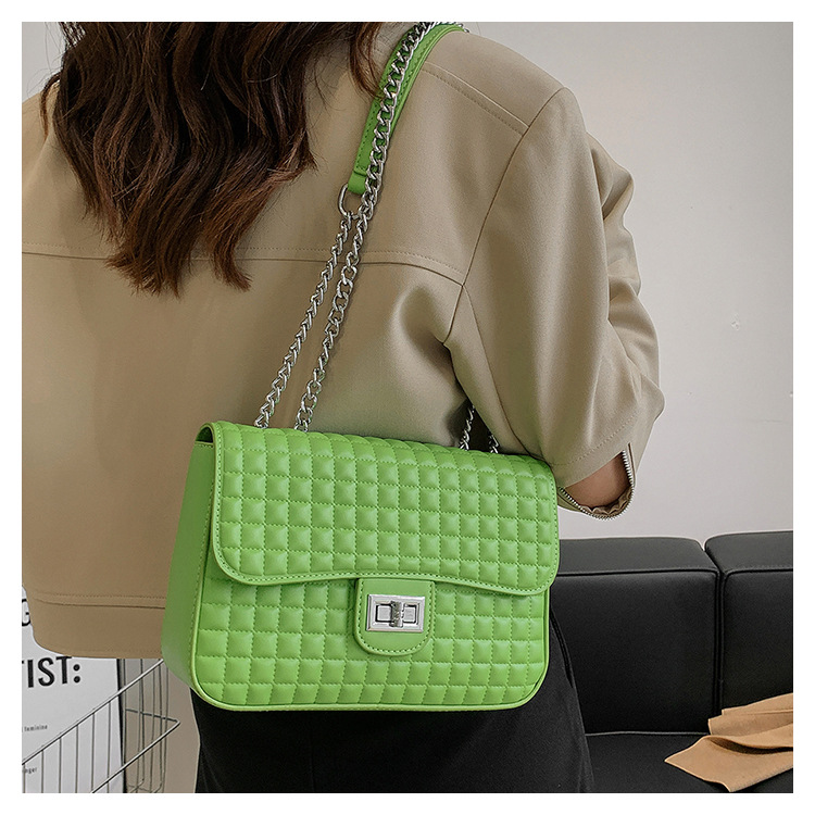 Medium Pu Leather Geometric Fashion Chain Square Zipper Crossbody Bag display picture 1
