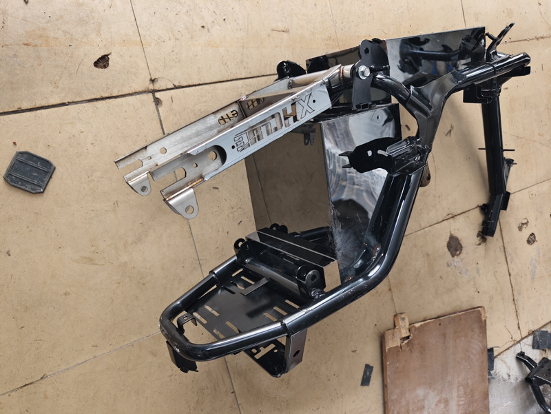 Electric motorcycle tortoise five little turtle king double extended frame to maximize the one-piece warehouse split warehouse with stainless steel flat fork in stock