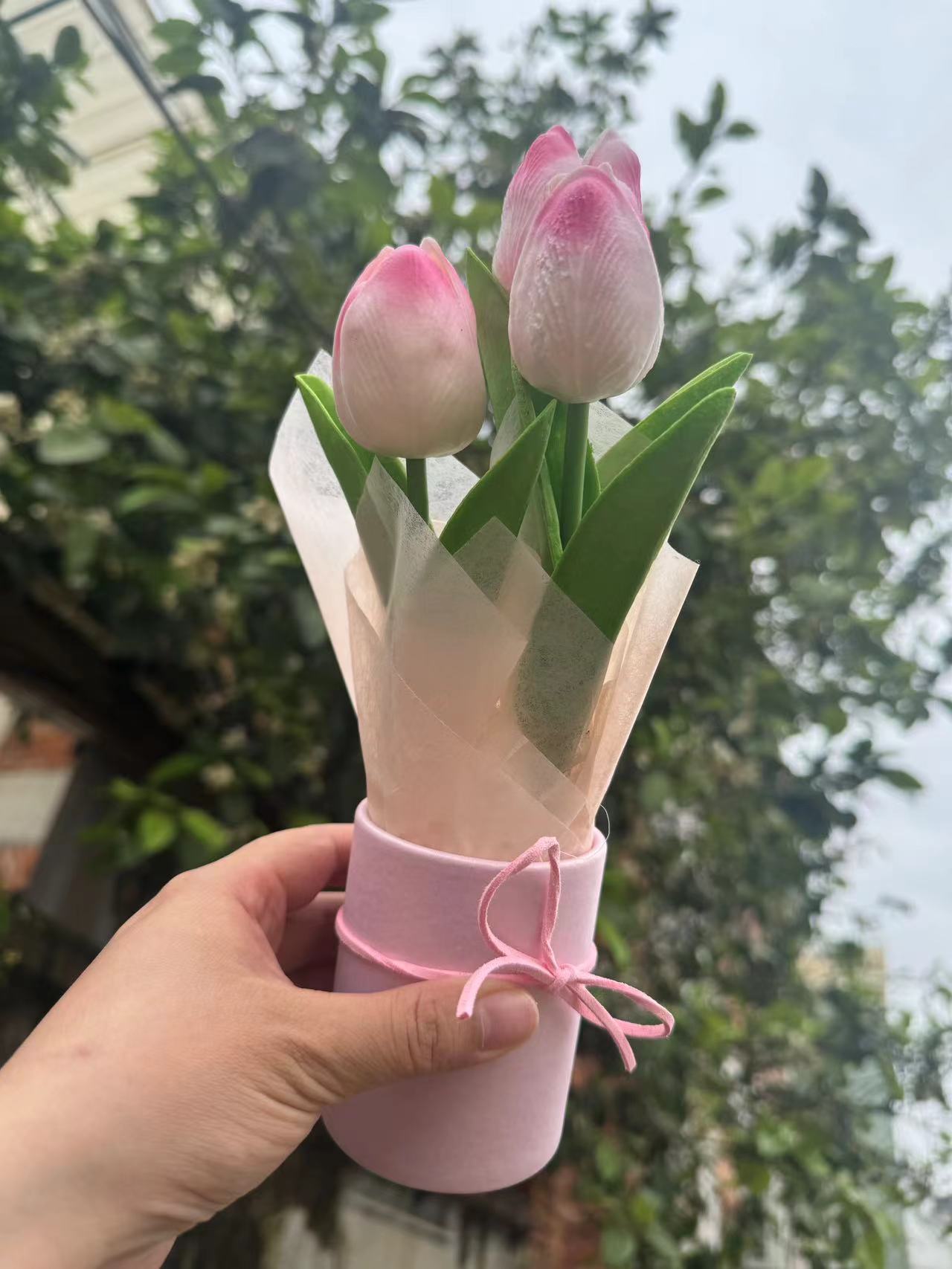 Ramo de tulipán, pequeño cubo de flores, decoración de coche, decoración de la sala de estar, recuerdos, regalos de cumpleaños para novias, accesorios fotográficos