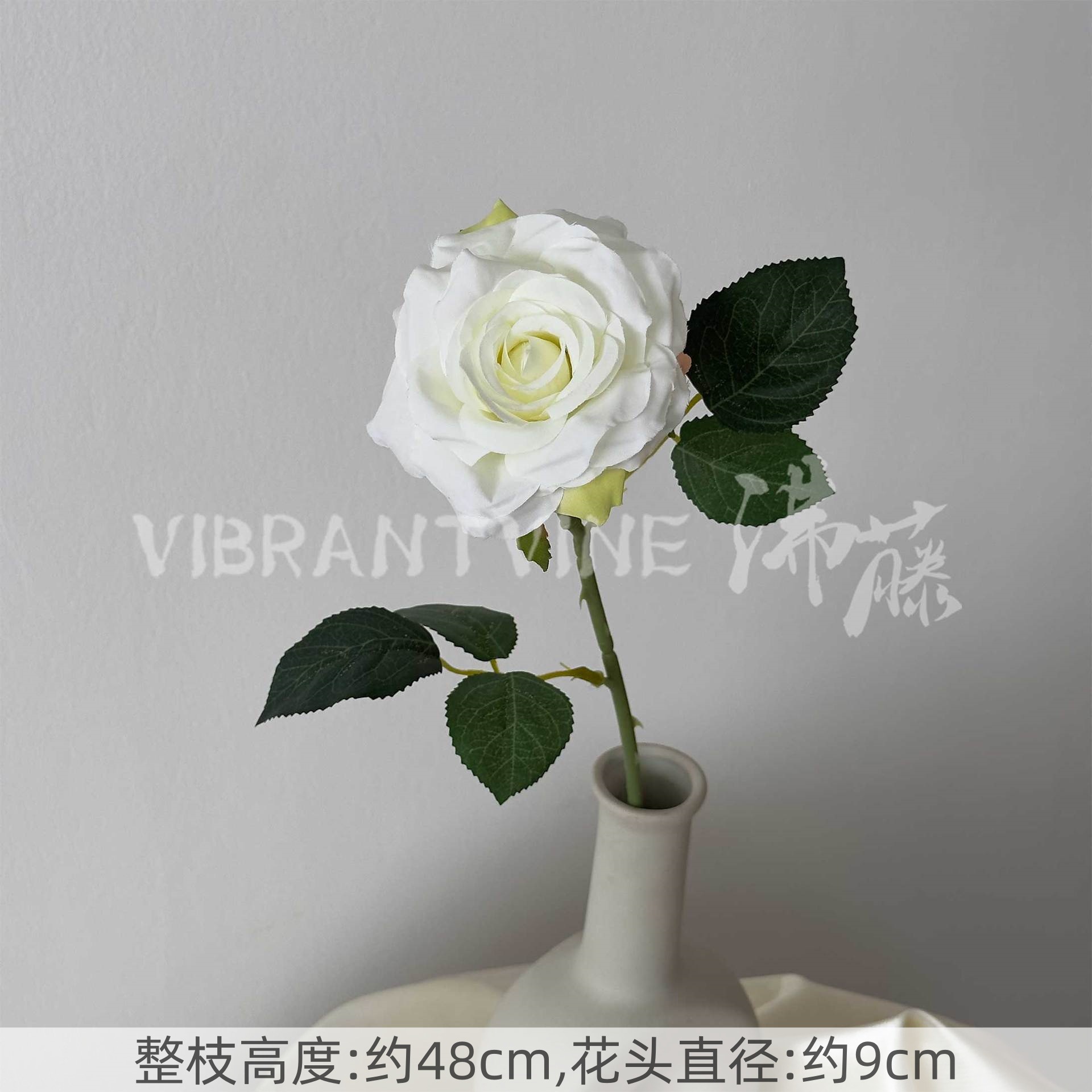 Arreglo de flores de guía de diseño de bodas blanco Arreglo de flores de guía Sala de estar del hotel Decoración de flores falsas Fábrica de flores artificiales al por mayor