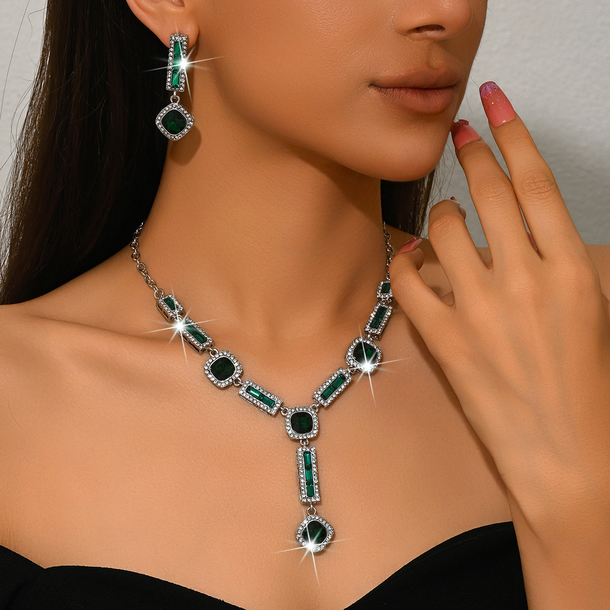 Fashion Eu Alloy Square Necklace Earrings Studs Heavy Craftsmanship High-End Clavicle Chain Fashion Evening Dress Accessories