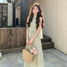 浅绿色新中式知性提花马甲连衣裙套装女2026夏季新款吊带裙两件套