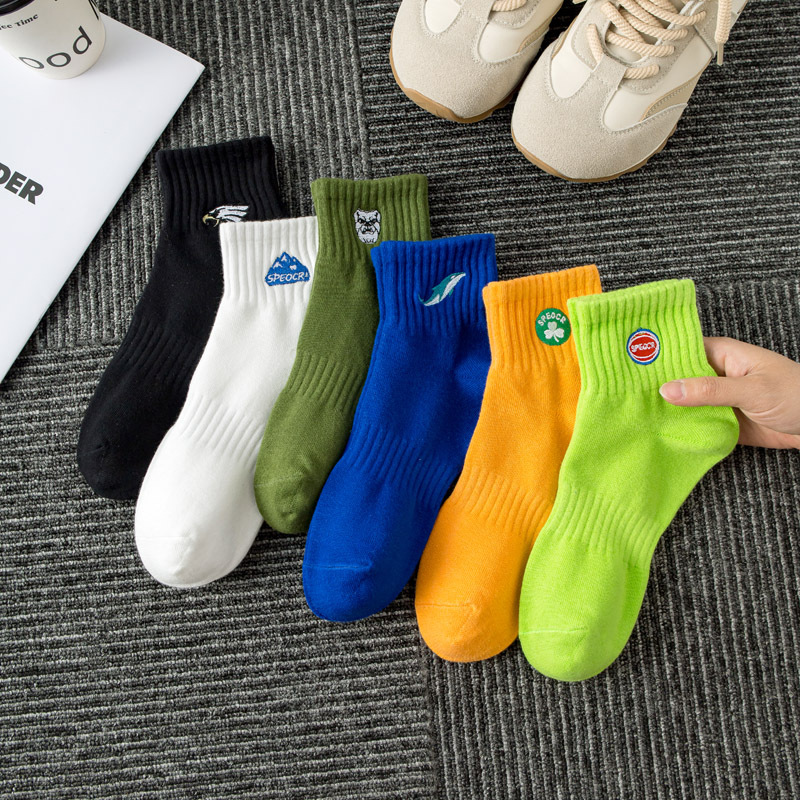 Sports socks men's solid color embroidered mid-tube men's socks wholesale spring and autumn men's outdoor sweat-absorbent breathable basketball socks cotton