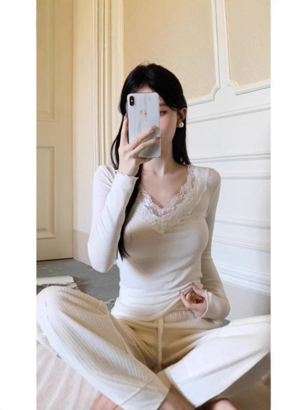 レースの底のシャツの女性の秋冬の新型の小さい香の風の中で長袖のtシャツの純粋な欲のvネックの茶芸の白い上着の潮を掛けます。|undefined