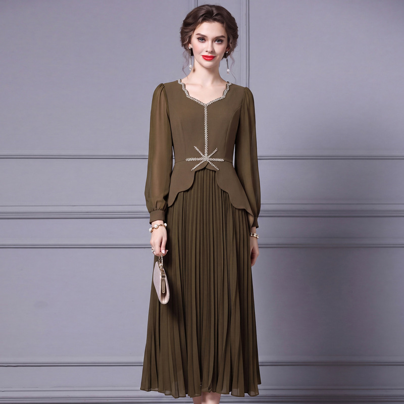 Zhili pear-shaped body hip-covering dress, 2026 autumn new model, suitable for formal occasions, elegant and appropriate, with rhinestone embellishments, long skirt
