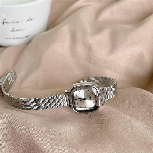 Cold style French niche watch female ins style student simple temperament Korean style forest style retro square small dial