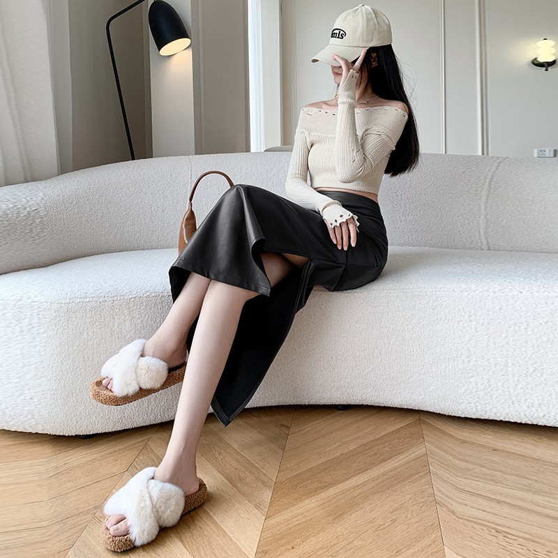 Fashionable brown leather skirt for women, tall and fashionable slim midi skirt, high-end slit pleated slim hip-pack skirt