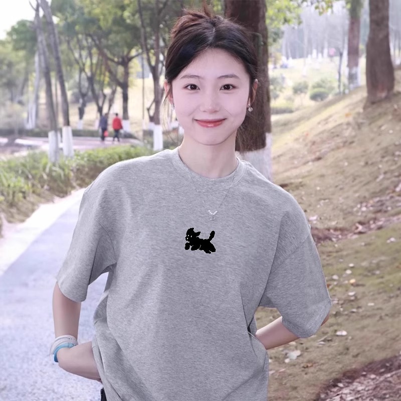 밝은 회색(가운데 작은 강아지)
