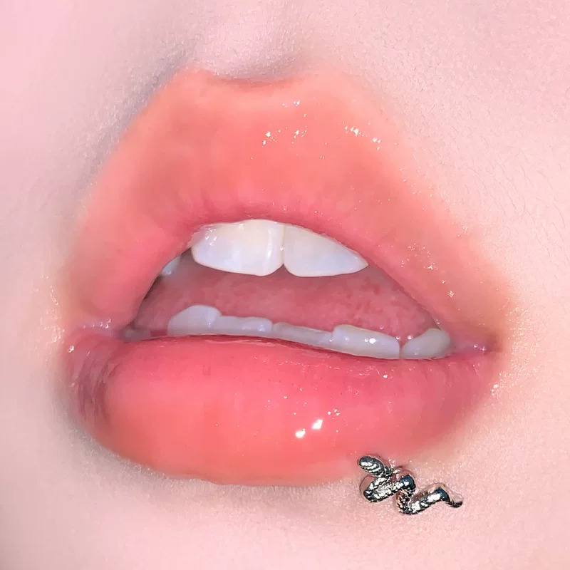 «Торговля международного уровня»? lip piercing, European style, wholesale