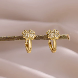 Серьги-гвоздики из позолоченной меди с четырёхлистником и сердцем