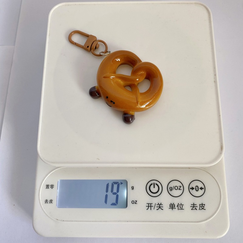 仿真碱水面包钥匙扣挂件树脂食玩可颂贝果法棍牛角包挂饰礼品饰品|undefined