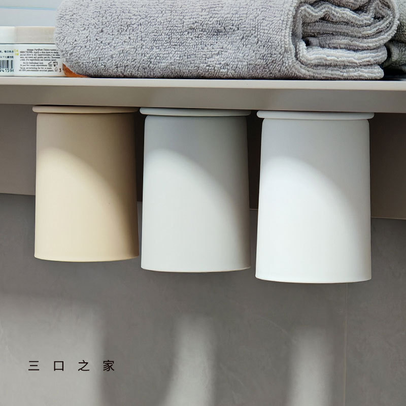 鏡の戸棚の下の磁気吸ううがいのコップの歯ブラシのコップの家庭は穴を開けないでください。|undefined
