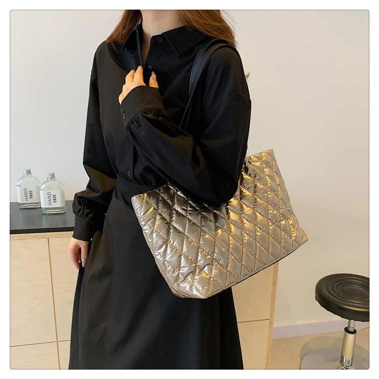 Large capacity tote for women 2024 new diamond grid shoulder women's cotton clothing bag, fashionable and trendy work_voghion.com