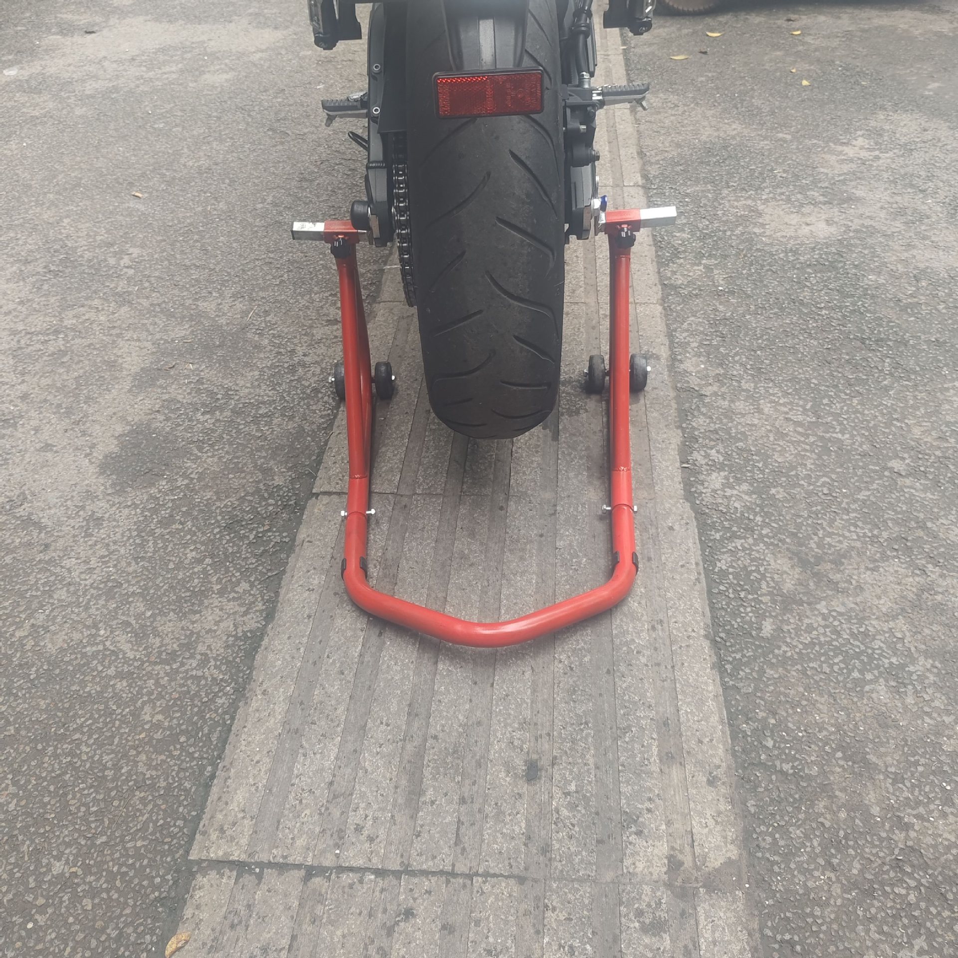 Suitable for motorcycle thickened one-piece and two-piece repair lift stands, rear wheel parking stands, and reinforced single swing arms