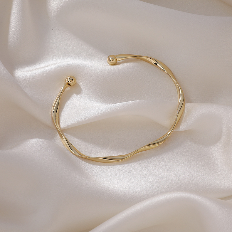 Simple Wave Pattern Plain Circle Open Bracelet display picture 4