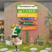 ����������������쾰СԺ�����Χ�б���ǽ��װ����ָʾ·����