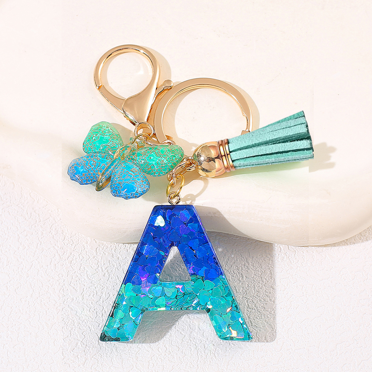 Amazon 26 letras llaveros bolsos damas colgantes colgantes sequillas letras bordas mariposa llaveros