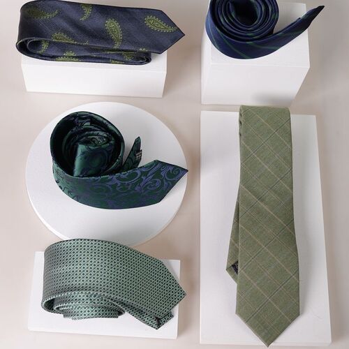 Green color scheme tie, business formal casual tie, performance performance fashion British handmade tie, student professional trend