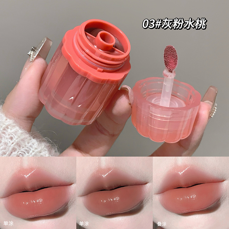 Gege Bear Dual Solid Lip Jael es un espejo hidratante y sedoso que cubre las huellas labial y no es fácil de tocar el esmalte labial.
